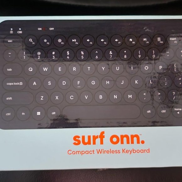 Compact Wireless Keyboard - Black - Picture 3 of 4